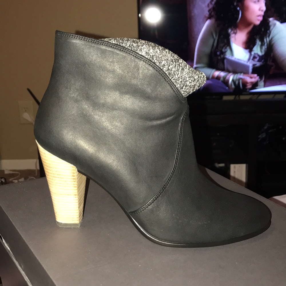 Ecco shale 75 black booties